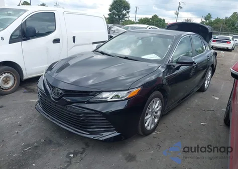 2020 Toyota Camry Le z USA, uszkodzony, nr VIN 4T1C11AK1LU887746